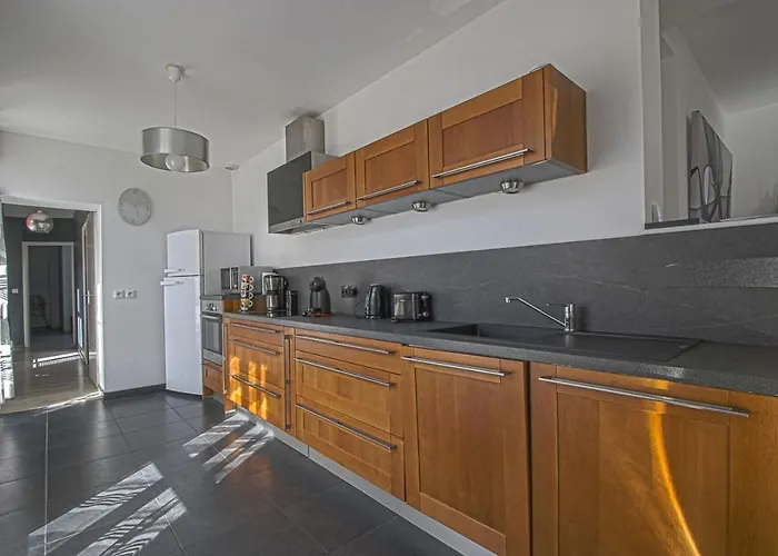 La Promesse Free Car Park Apartman