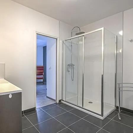 La Promesse Free Car Park *