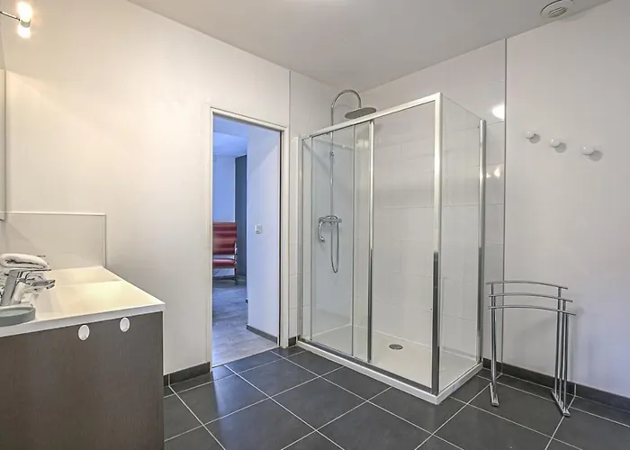 La Promesse Free Car Park *